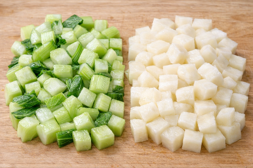 청경채 및 감자 큐브손질