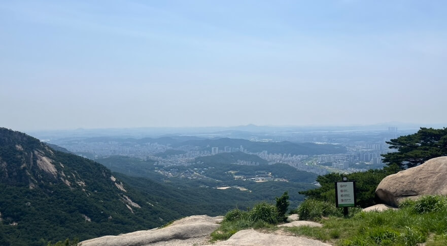 북한산에서 내려다보이는 서울
