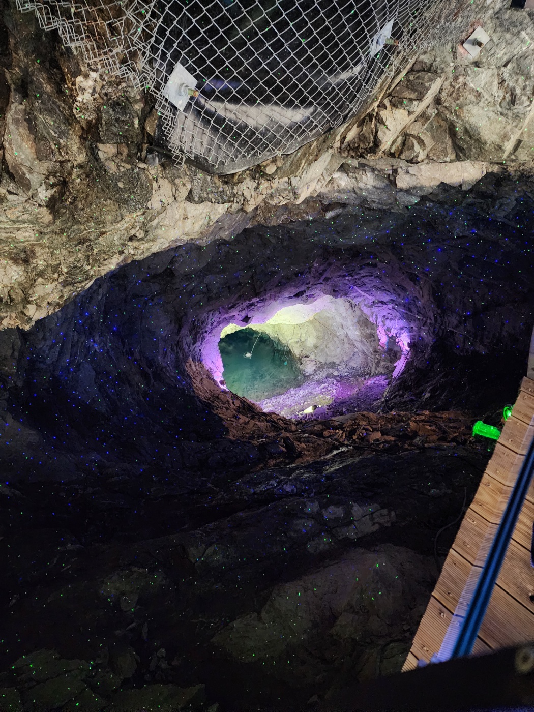 가장 맘에들엇던 동굴 호수