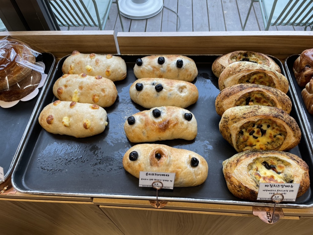 올리브 치아바타 바질치즈 깜빠뉴