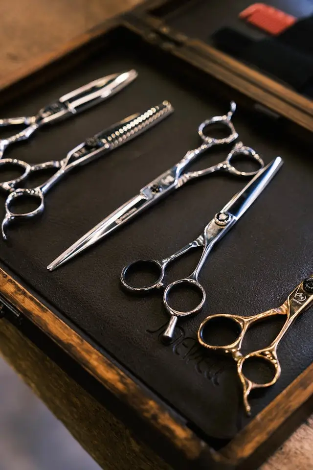 머리카락 자르는 꿈 해몽 44가지 - 꿈의 숨은 의미는?