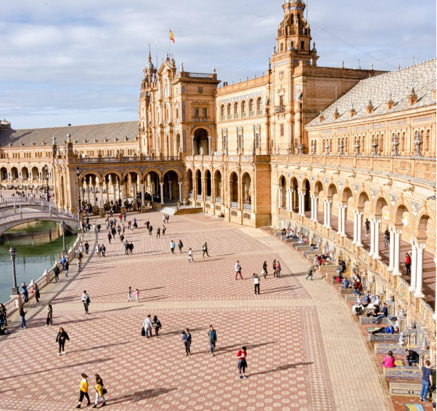 광장에서 시작되는 관계 – 스페인의 일상과 공동체 감각