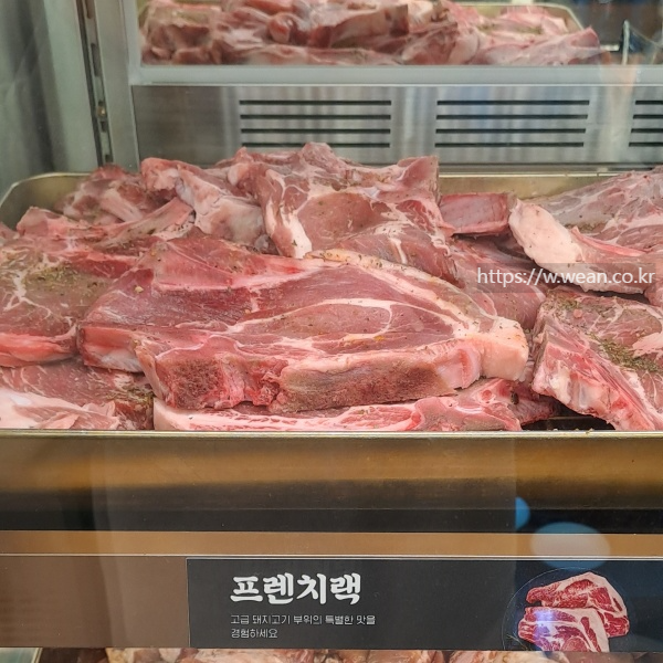  프랜치랙이 진열되어 있어요.