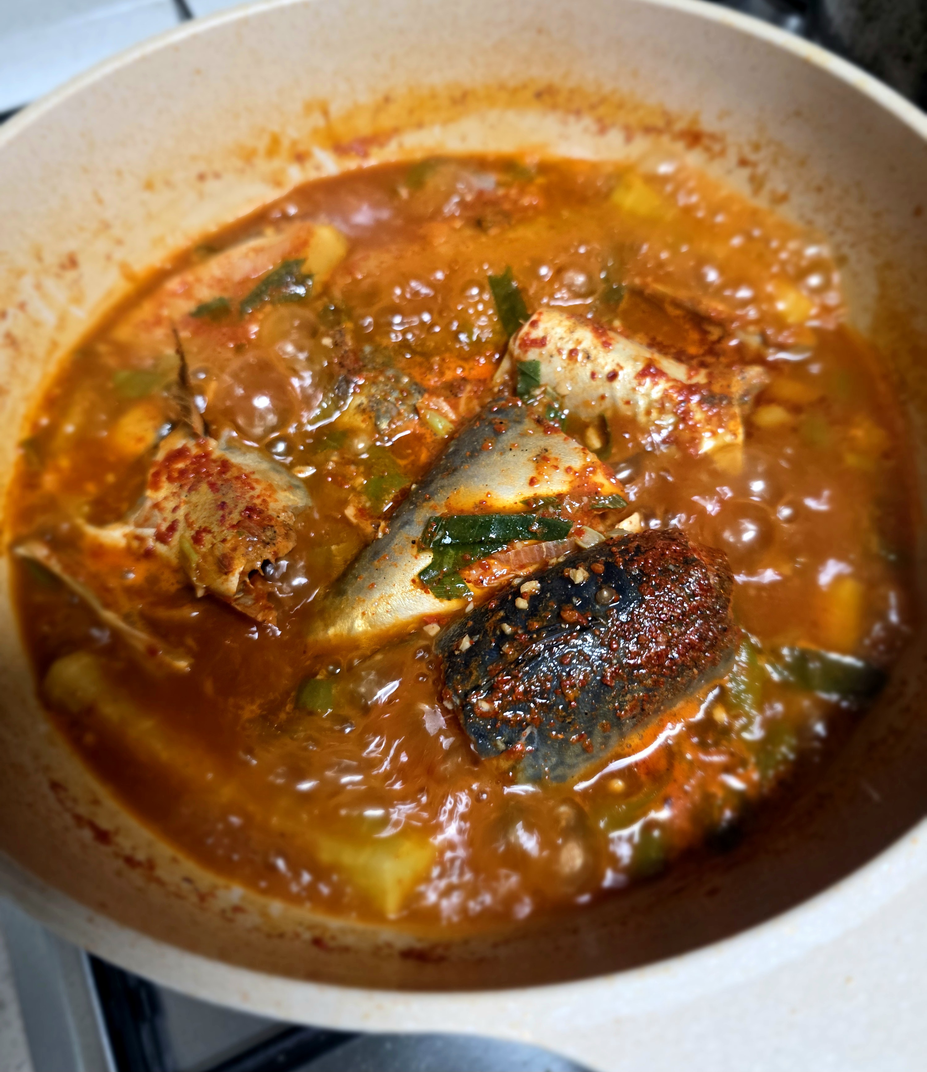 매콤한-냄새가-납니다.