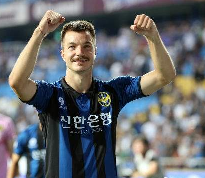 인천 무고사 선수의 모습