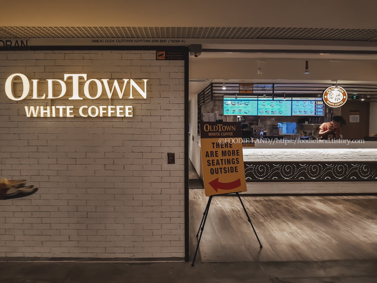 OLDTOWN WITH COFFEE 입구