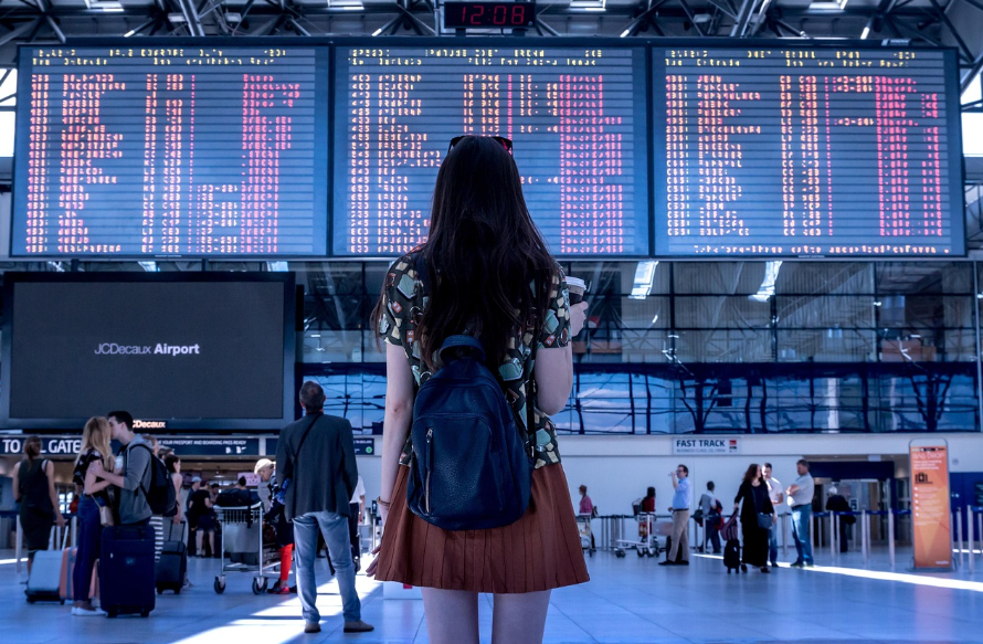 조기유학준비관련 여학생 공항출국대기