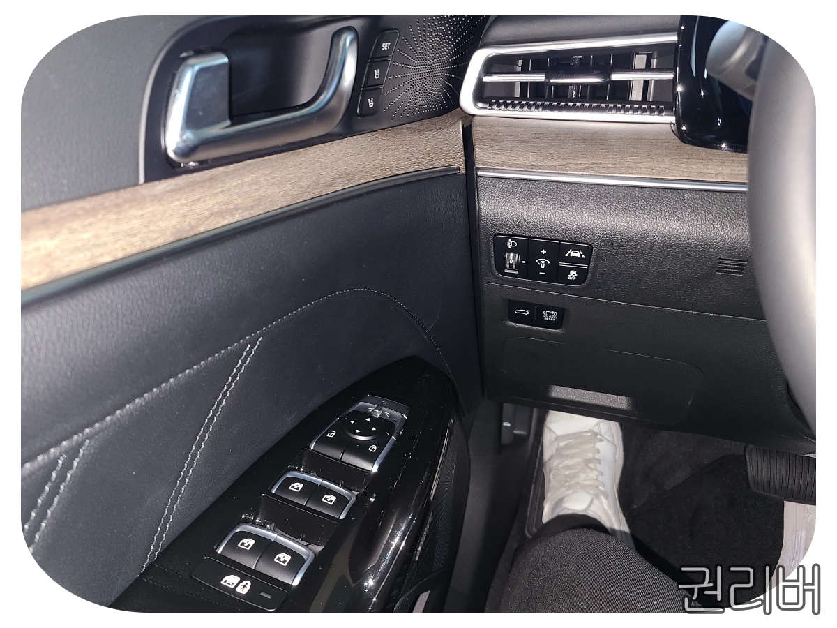 운전석 도어 버튼