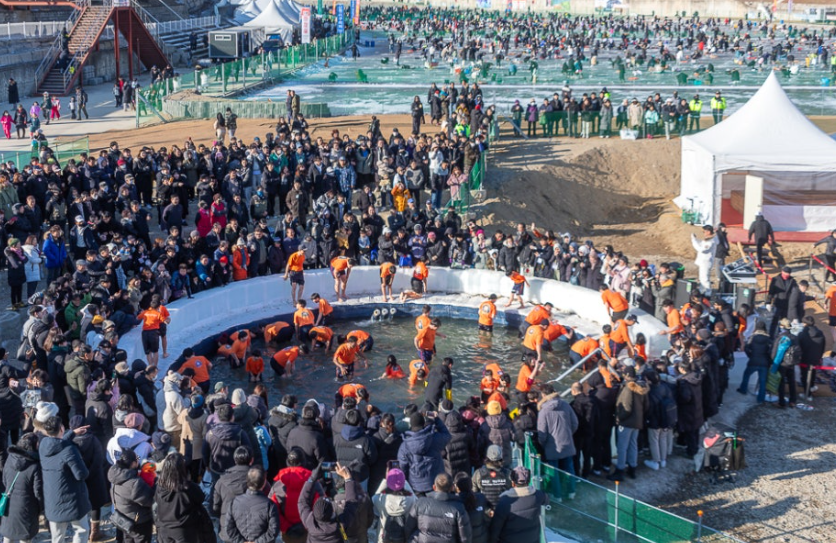 산천어 맨손잡기