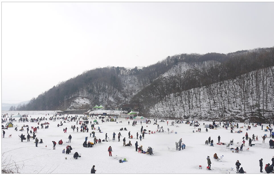 양평 빙어축제, 백동저수지 눈썰매, 백동저수지는 물이 맑은 양평의 깊은 산중에 있습니다.
