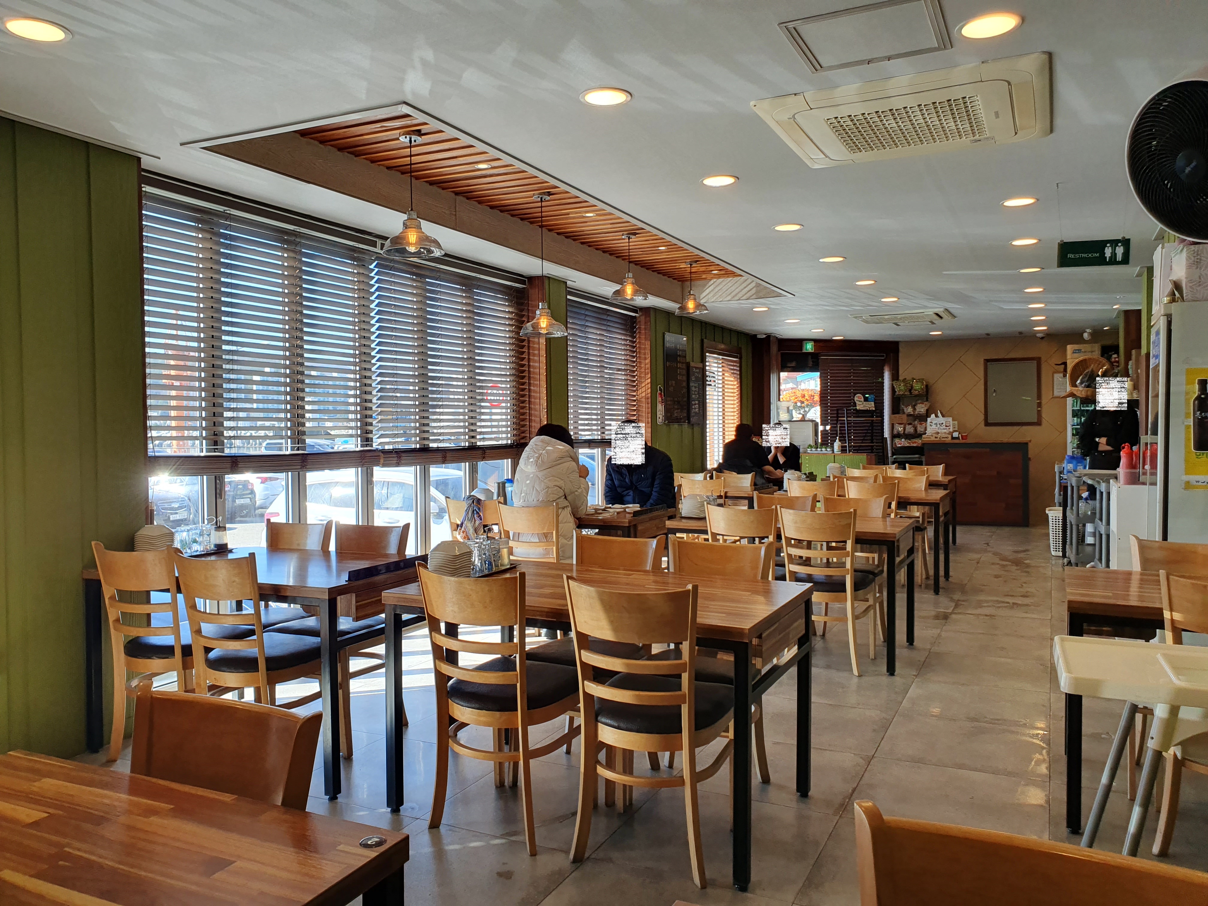 일광해수욕장 맛집 수림원-식당 내부