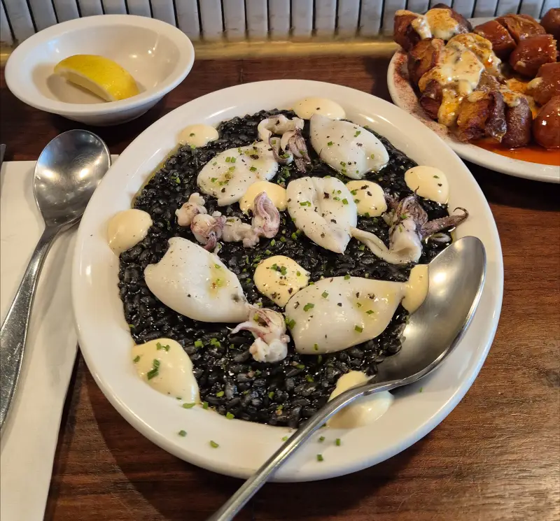 스페인 먹물 쌀 요리