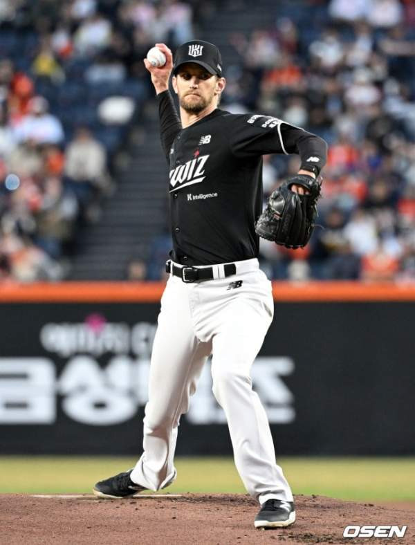 KT 위즈, 개막 3연승, 2026 KBO 리그, 프로야구 순위, 한화 이글스, 장성우, 장성우 홈런, 보쉴리, 케일럽 보쉴리, 노시환 5삼진, 강백호, 엄상백 퇴장, 헤드샷 퇴장, LG 트윈스 3연패, SSG 랜더스, KBO 경기 결과, 야구 심층 분석, 이강철 감독, 안현민, 프로야구 개막전 결과