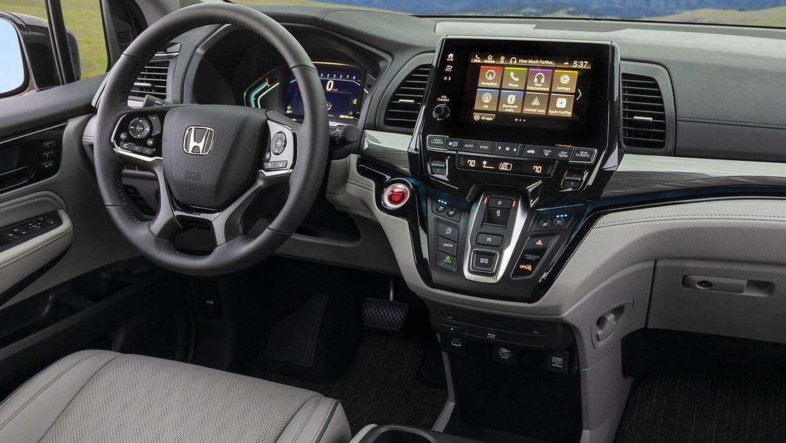 혼다 오딧세이 실내 1열 센터페시아 사진