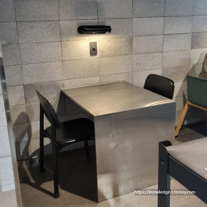 노트북하기도 좋고 데이트하기 좋은 피디커피 실내