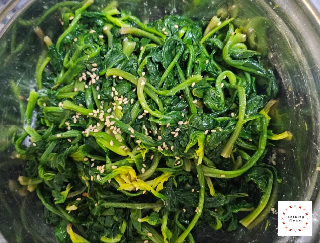 시금치나물 완성