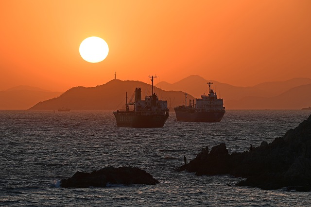 바다위 배