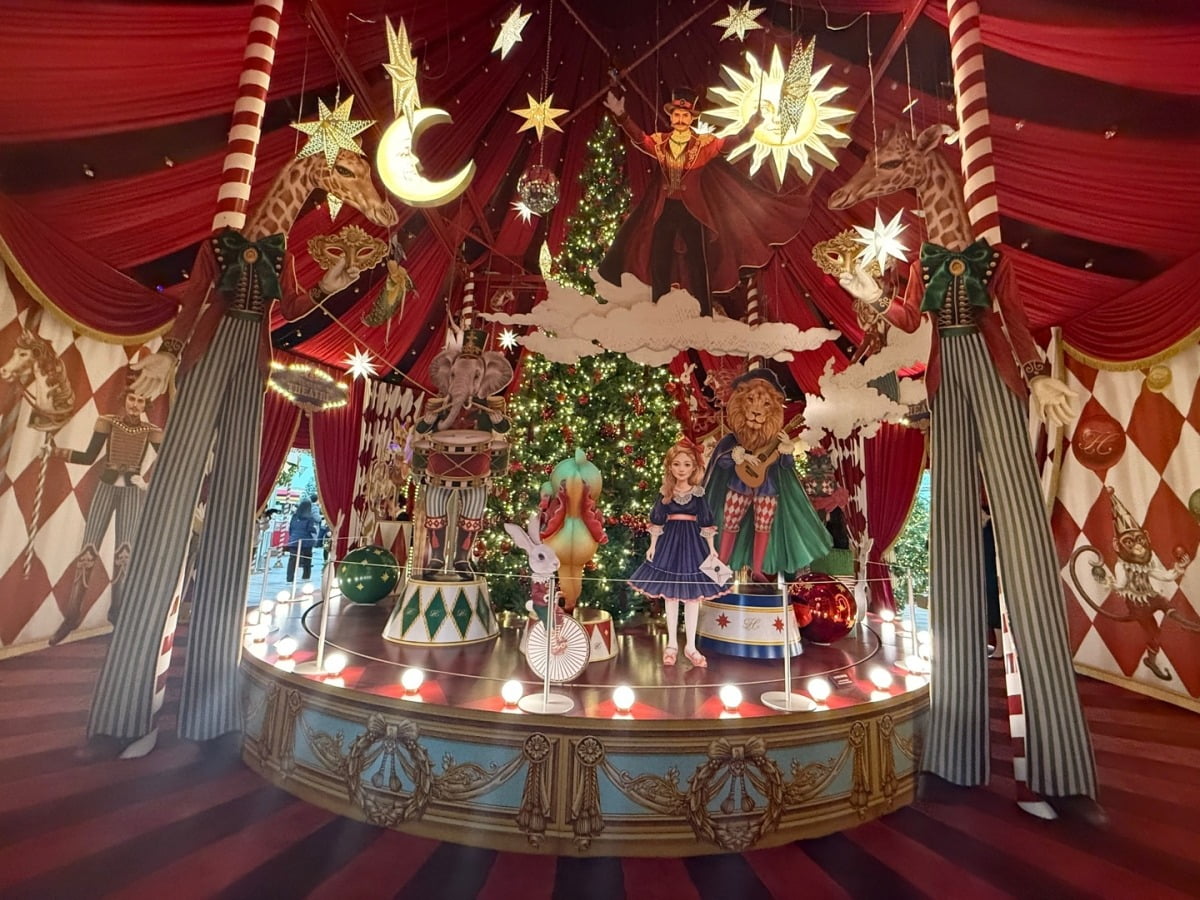 더현대 서울 크리스마스 연출.