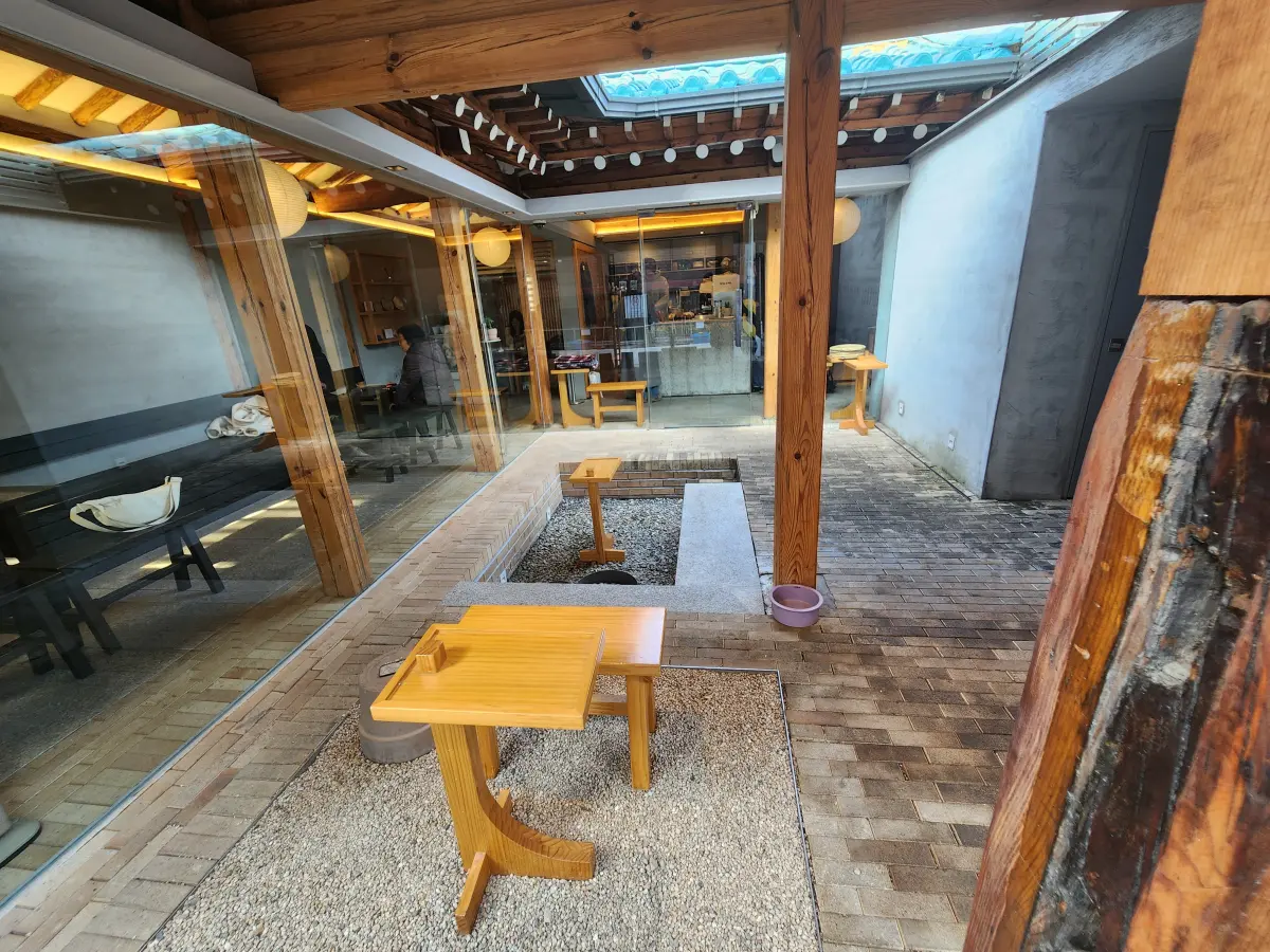 종로-서촌-분위기-좋은-카페-타이드워터-야외-좌석