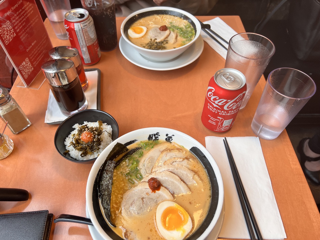 둘다 미소라멘인데, 내가 추가한 옵션이 더 많다. 비주얼 굳