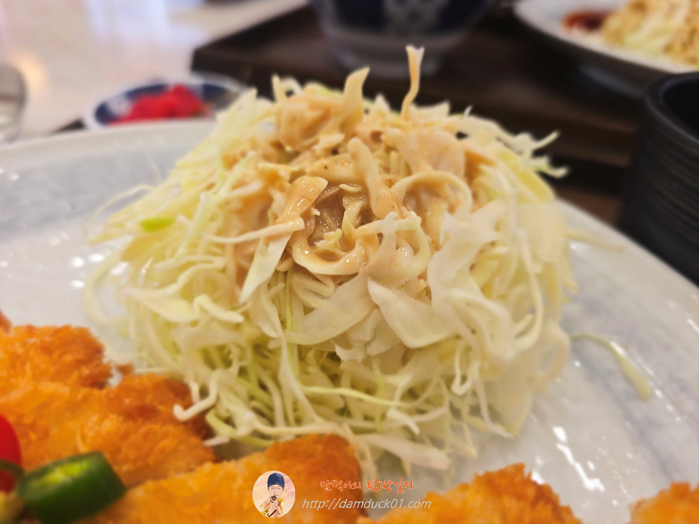 매콤로스카츠 + 치킨가라아게(5pc)