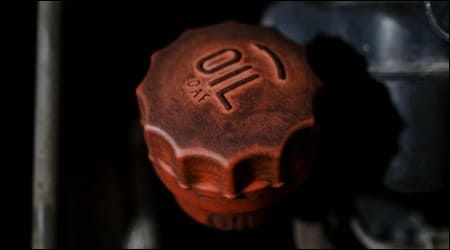 엔진오일 투입구