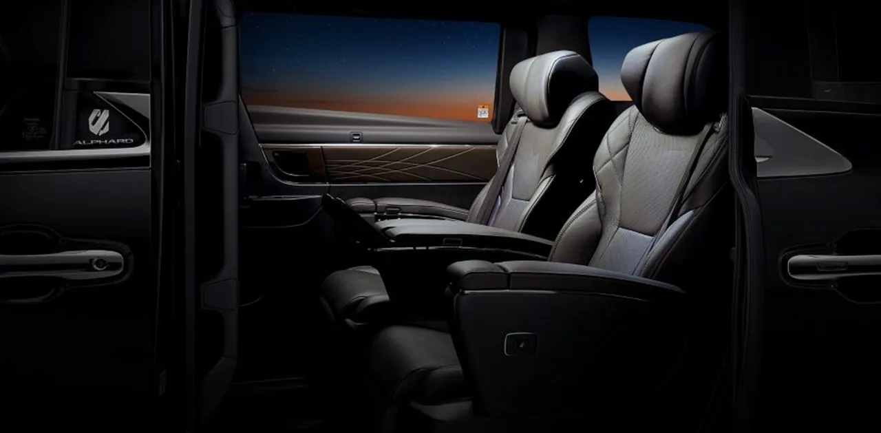 토요타 알파드 하이브리드 차량 이미지