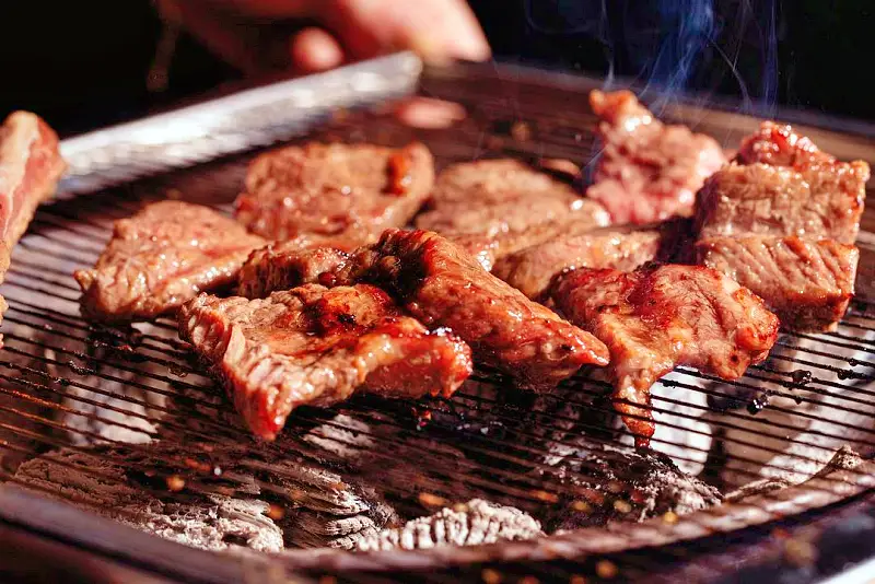 포천 맛있으면 영칼로리 육회 기본 반찬 소갈비 햄버거 이동 갈비 스테이크 한 상 맛집 추천