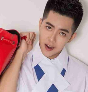 프라다 엠버서더의 저주?