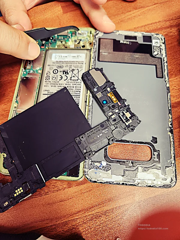 갤럭시 s10e- 분해과정