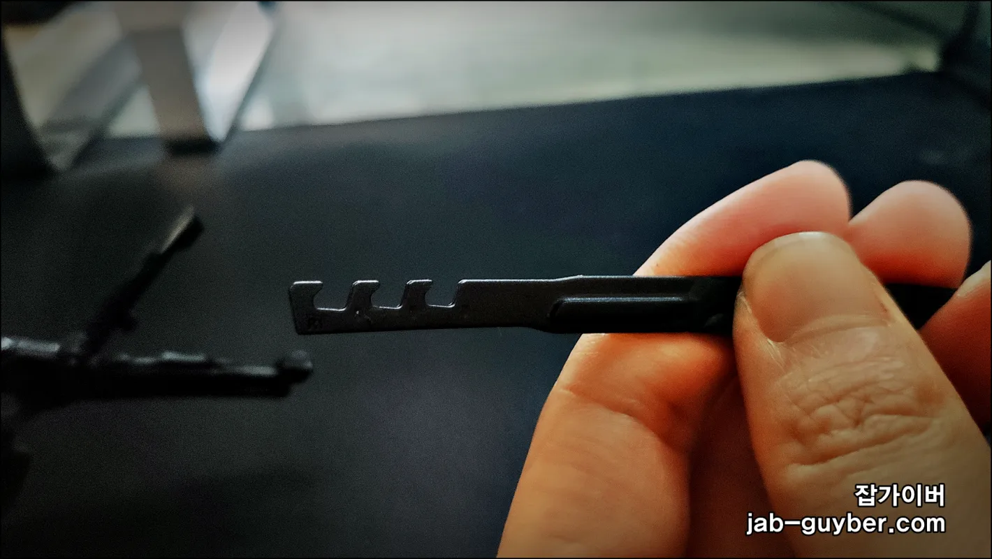 오클리 죠브레이커 템플 길이 조절 구조