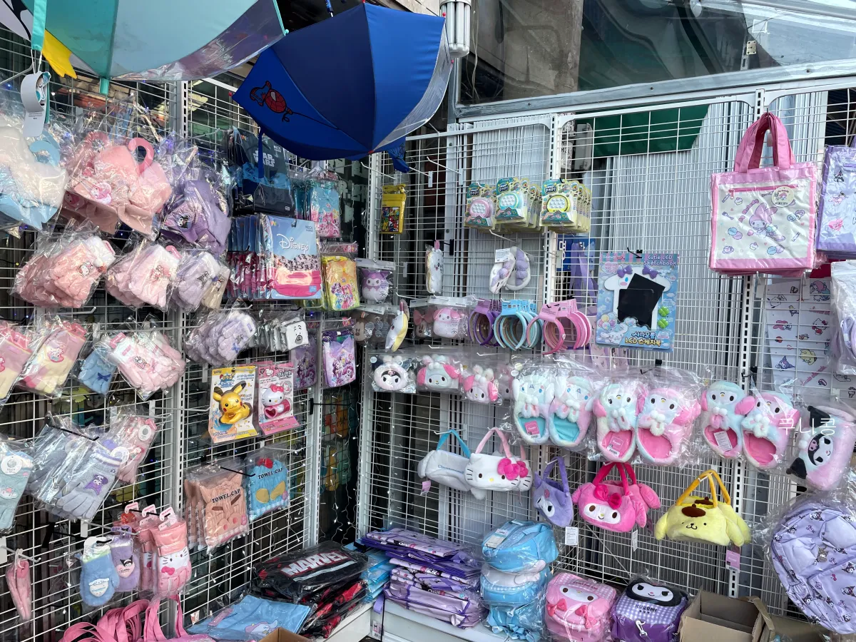 동묘-놀거리-추천-문구완구시장-캐릭터-구경-산리오-스누피-마이멜로디