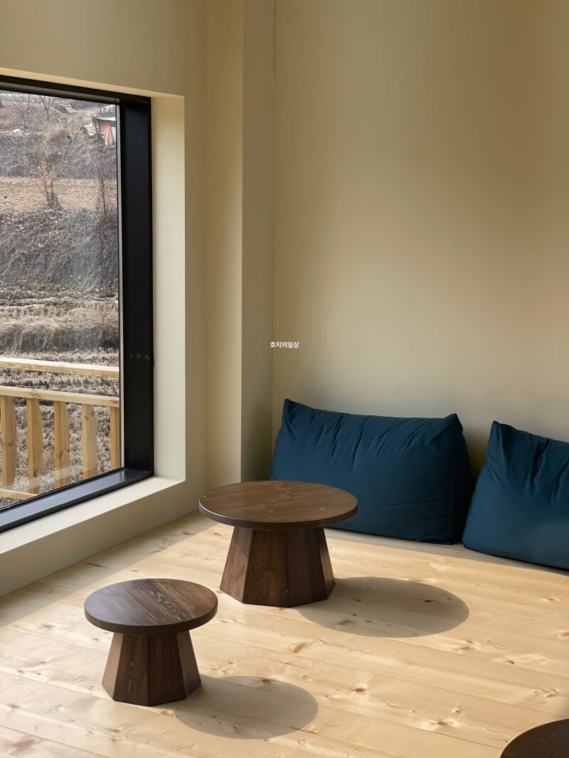 충남 보령 천북 굴단지 맛집 카페 장은리 - 창가 좌석