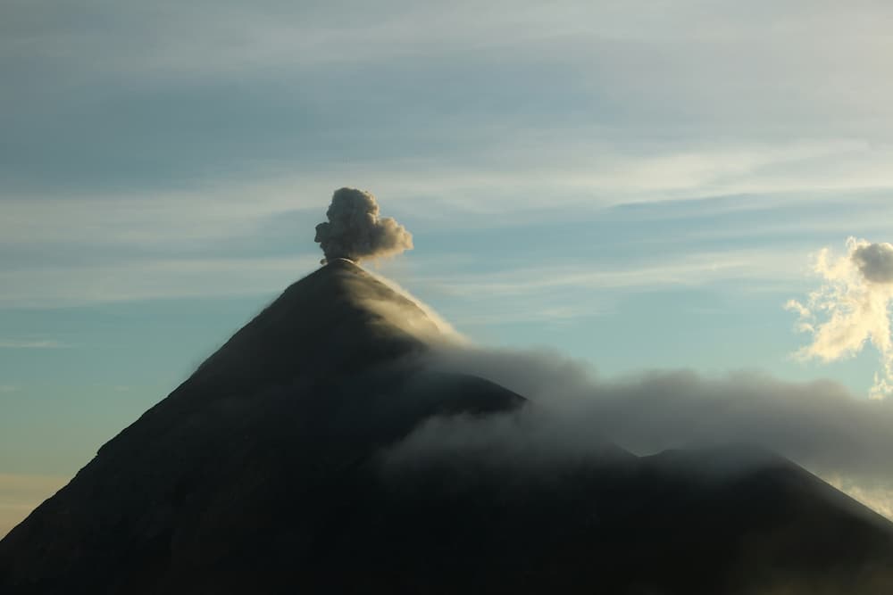 캄차카 화산과 KVERT 항공 경고 지도