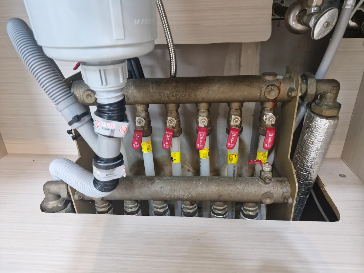 오래된-온수분배기-설치상태