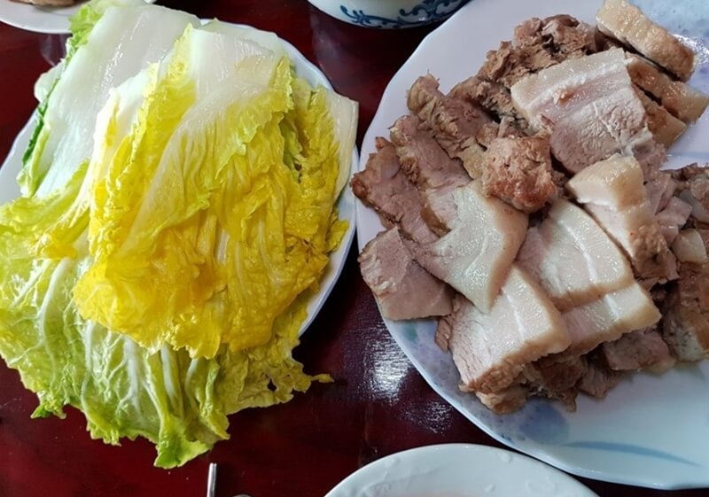 노란-배추와-수육