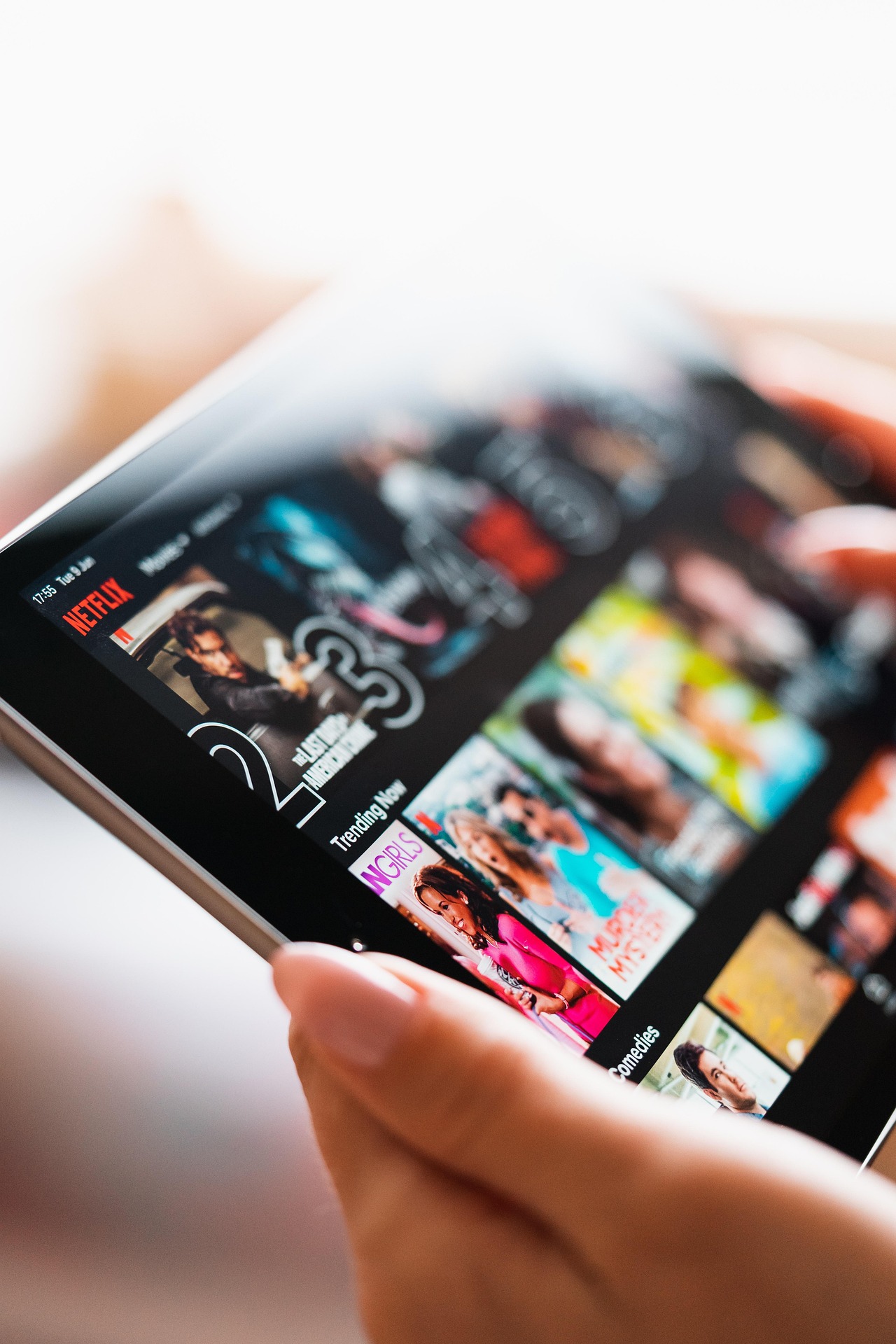 매달 새나가는 10만 원 잡기! AI가 추천하는 알뜰폰 요금제와 OTT 지출 다이어트