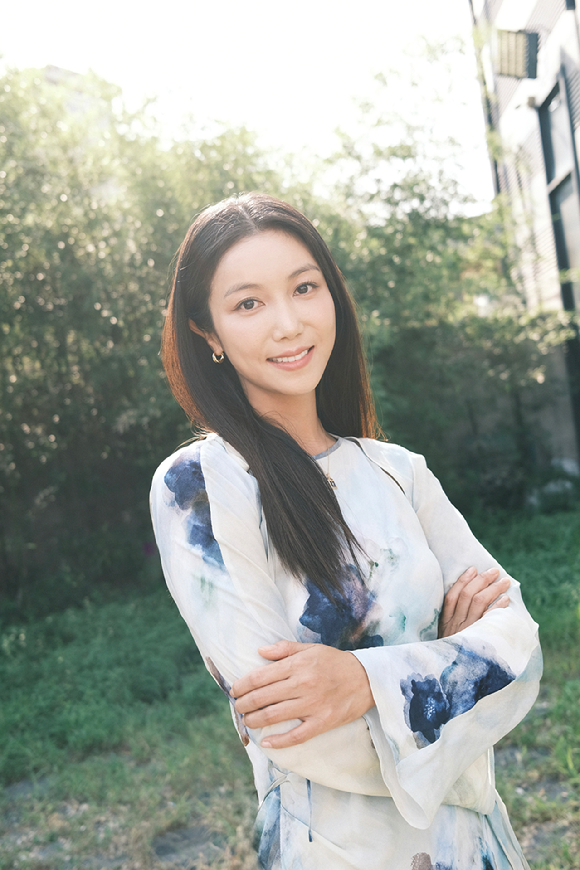 배우 김옥빈이 &#39;아라문의 검&#39; 종영 인터뷰에 앞서 사진촬영을 하고 있다. [사진=고스트 스튜디오]