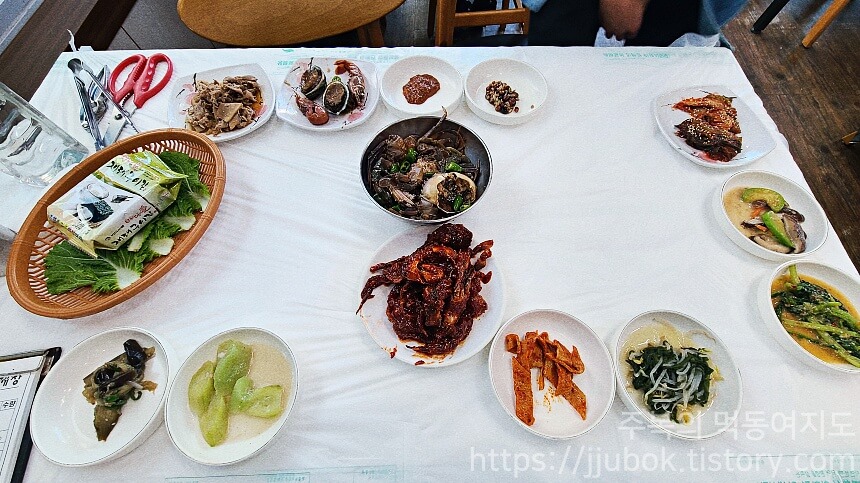 두꺼비게장-돌게장정식-밑반찬