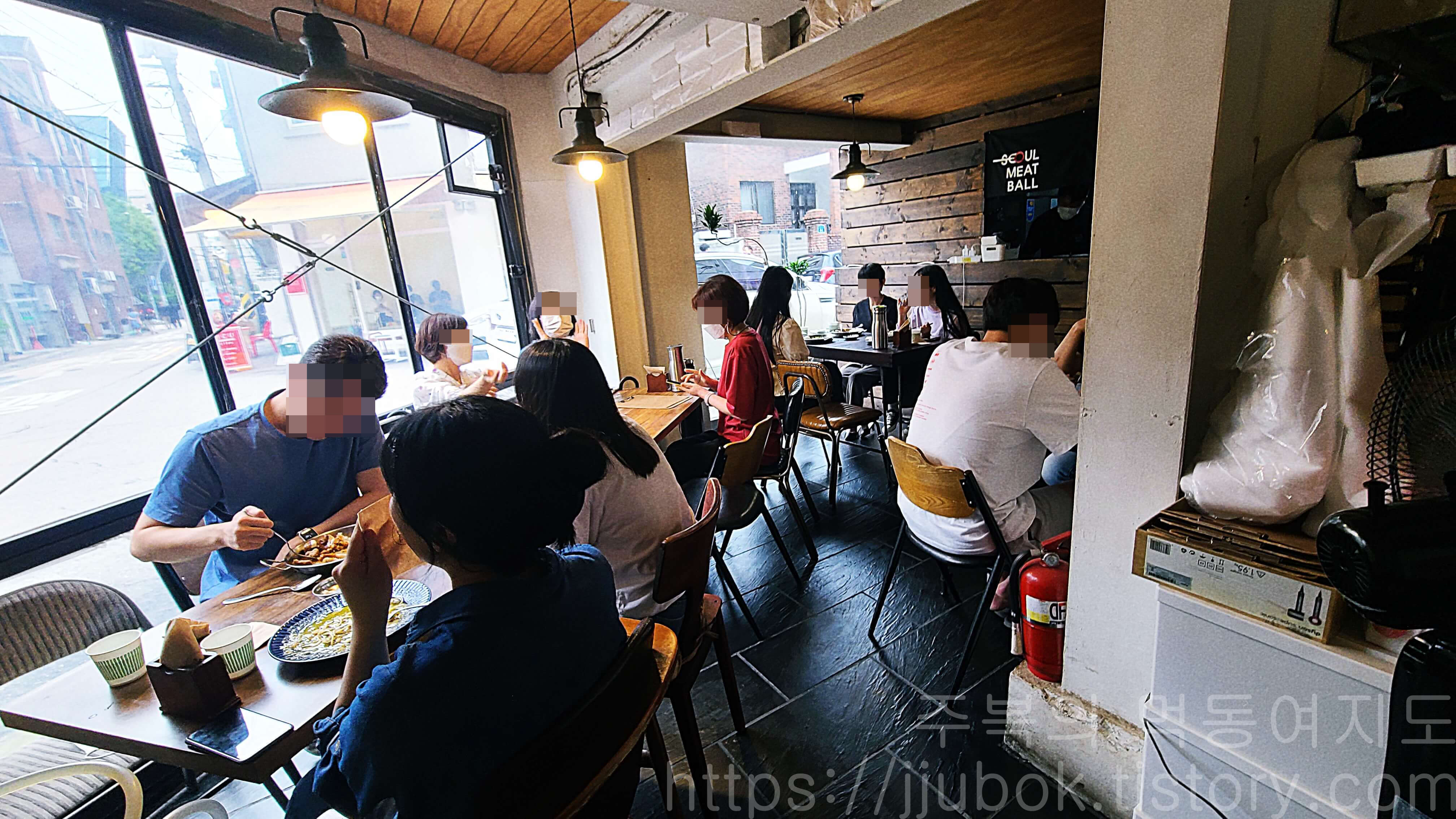 서울-서교동-서울미트볼-내부