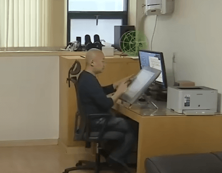 만화 그리고 있는 주호민