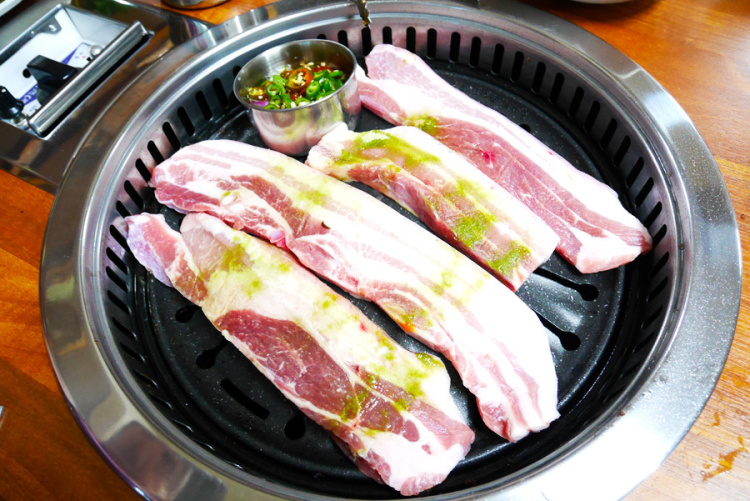 생방송오늘저녁 창녕 영산 점심 특선 뼈해장국, 돼지전골, 흑돼지 구이, 왕갈비 맛집 추천