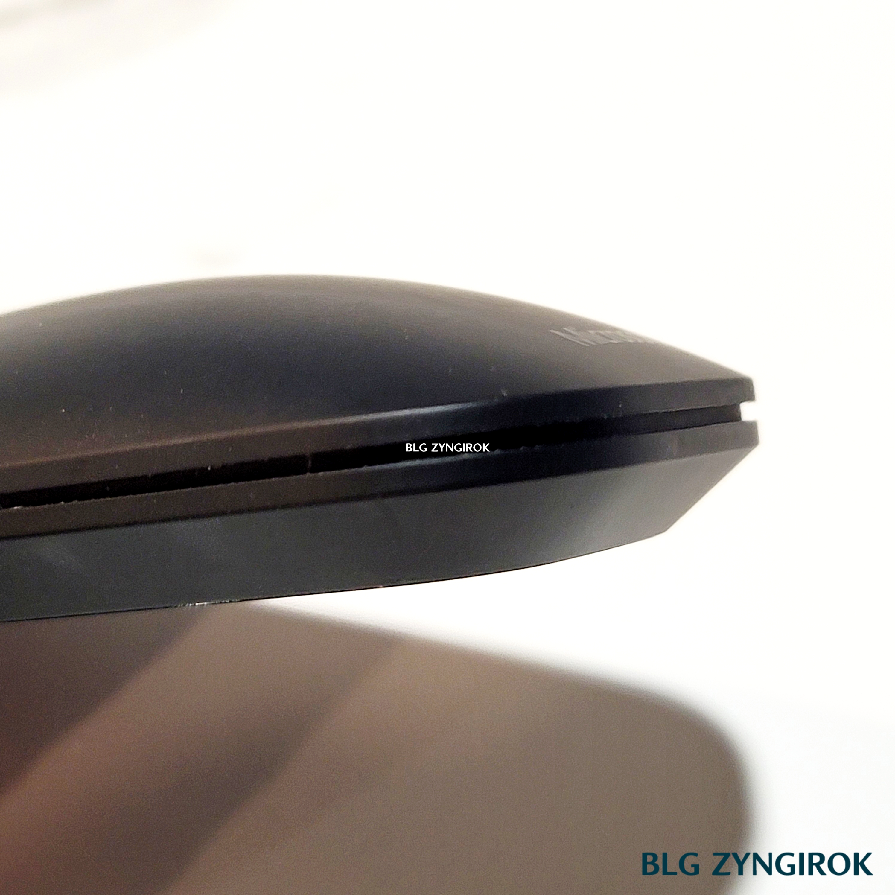 MS Design Mouse 뒷부분의 홈