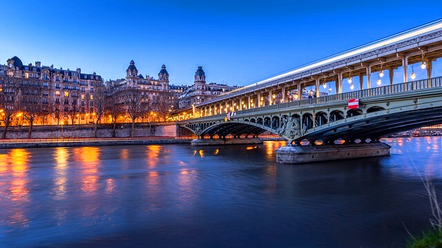 파리 강변 풍경