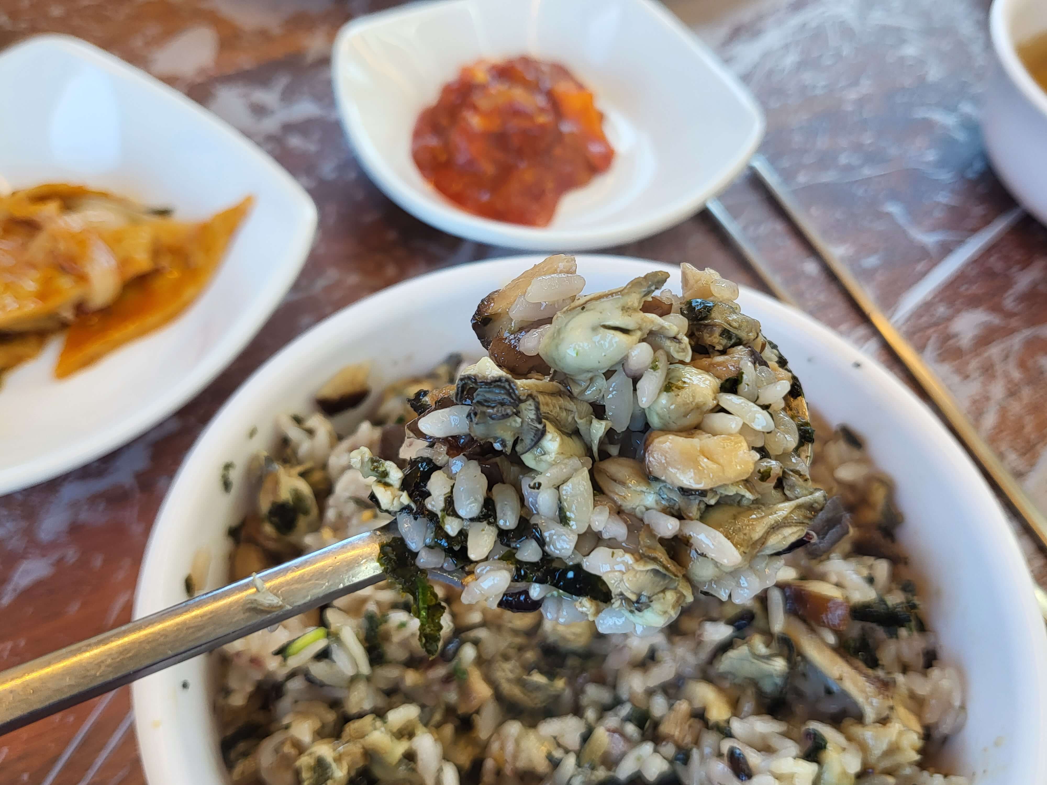 신진도 행복한 아침 굴솥밥