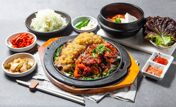 장사의 신 마늘족발