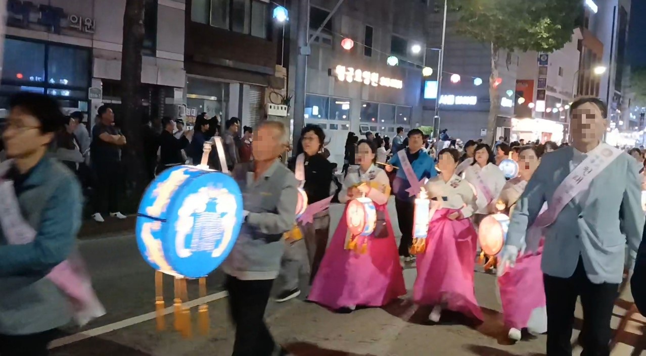 행렬이 돌아올 때 행렬단과 인사하며 지나가는 것도 좋았어요.