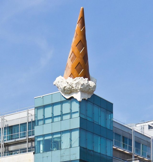 클라스 올든버그의 거대한 아이스크림 콘