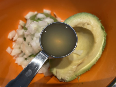 아보카도 요리 - 레몬즙 1작은술 추가