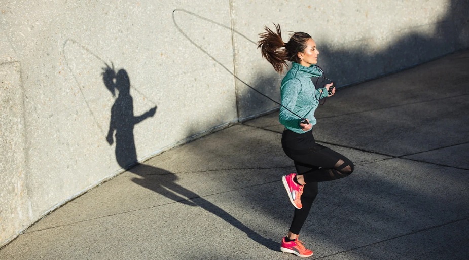 고강도 인터벌 트레이닝 줄넘기 여성 실외
